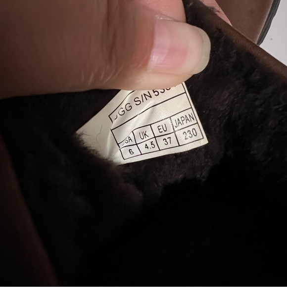 UGG Brooks Boots - Picture 7 of 10